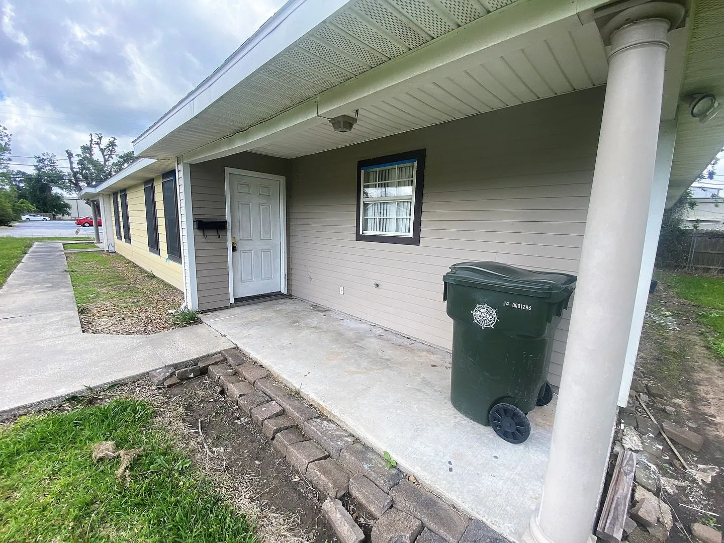 3-Bedroom Duplex Near McNeese State University — Photo 2