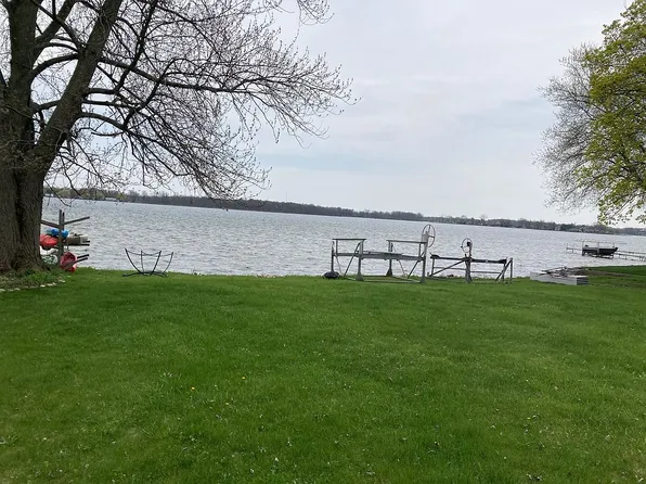 7146 N Indian Lake Dr, Scotts, MI 49088