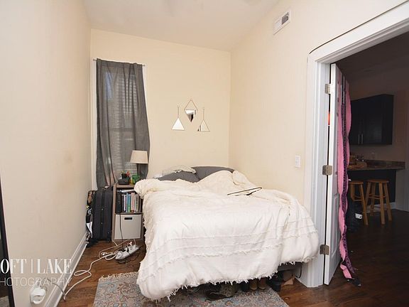 5th image of 1032 N Ashland Ave #2F