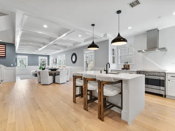 613 E 6th St #3, Boston, MA 02127