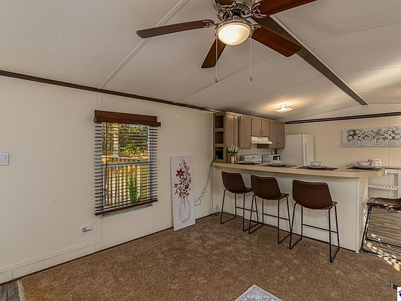 5th image of 190 Saint Clair Ln