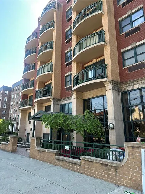 1 bed, 1.0 bath, 723 sqft, $2,600 — Photo 1