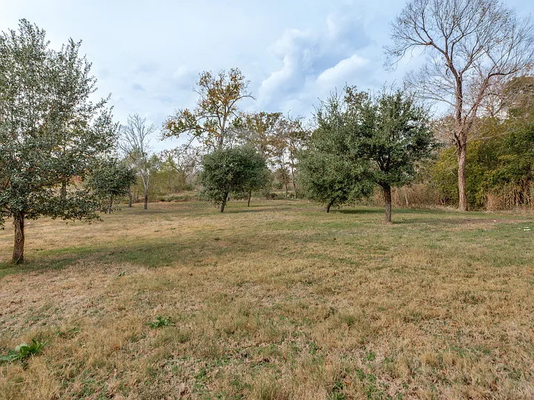 1612 Woodview Dr — Photo 16