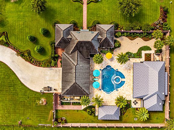 3rd image of 106 Plantation Dr