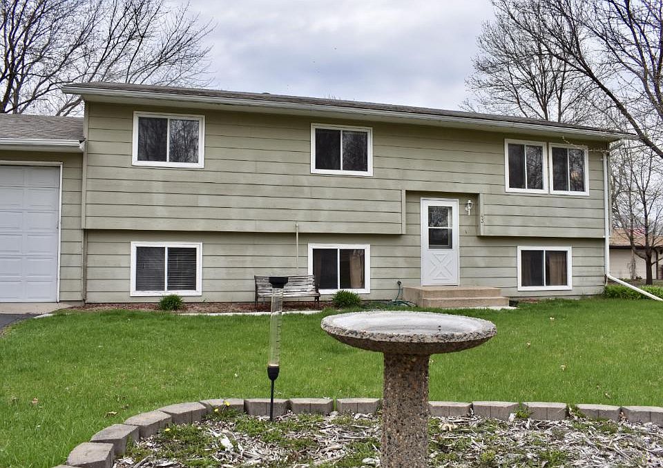 1st image of 43 Ben Nevis Ln