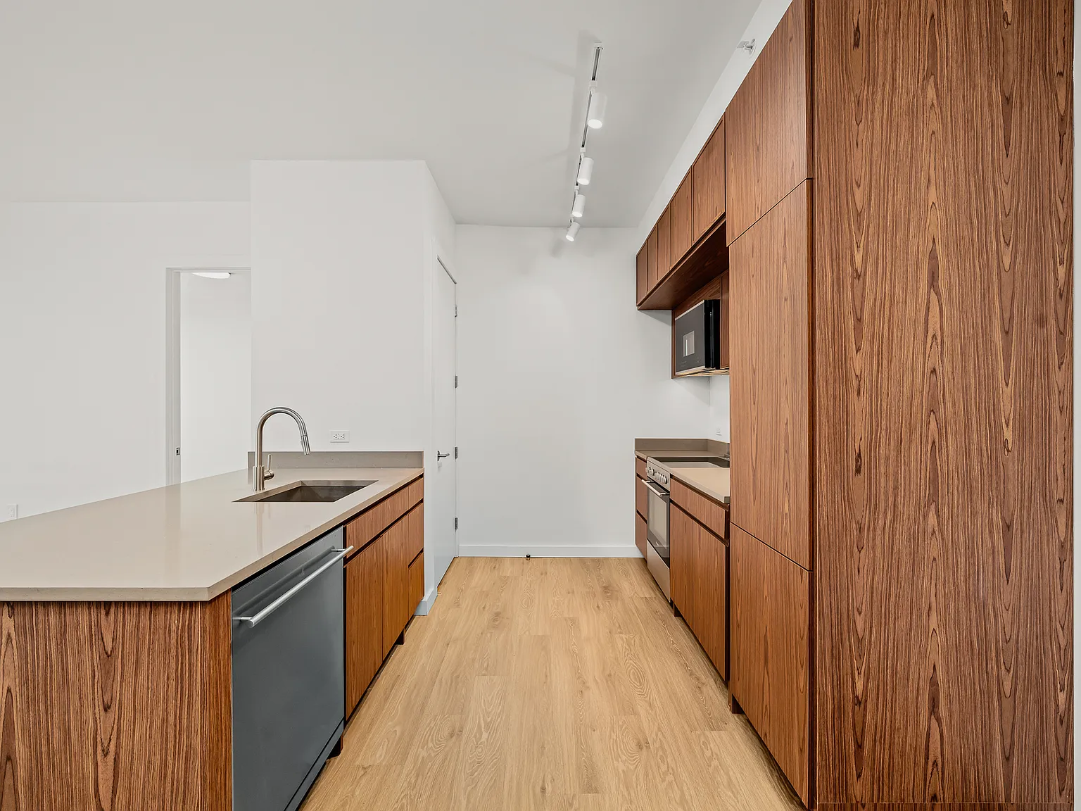 40 Bruckner Boulevard — Photo 3