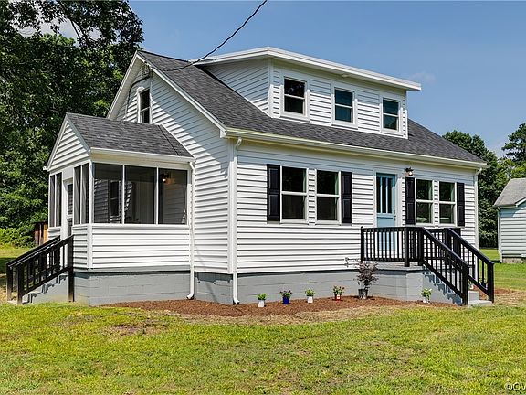 3rd image of 320 Oak Glen St