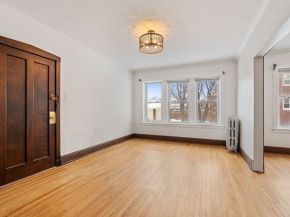 3rd image of 2909 W Grace St #1