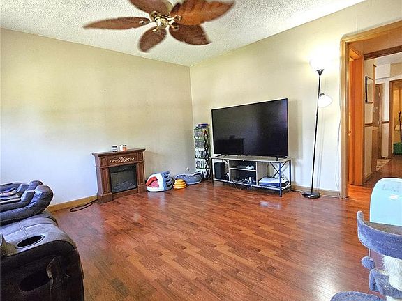 4th image of 10604 Clarendon Ave