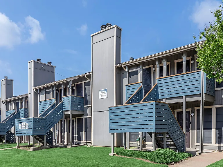 Villas at Alameda — Photo 6