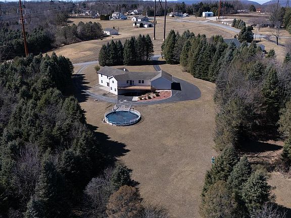 4th image of 818 Fir Dr