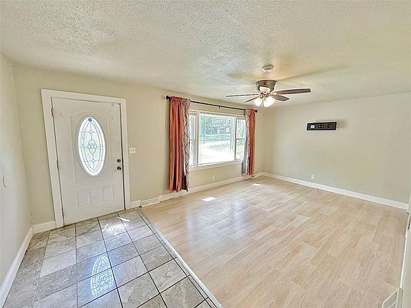 3rd image of 7025 Willow Ave
