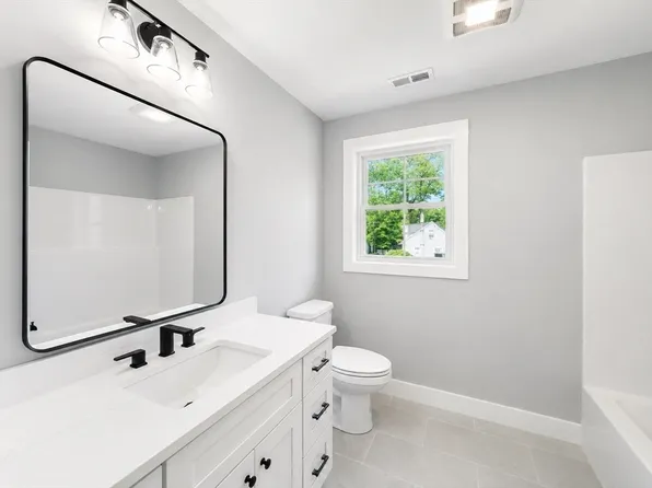 811 Main St #2, Tewksbury, MA 01876