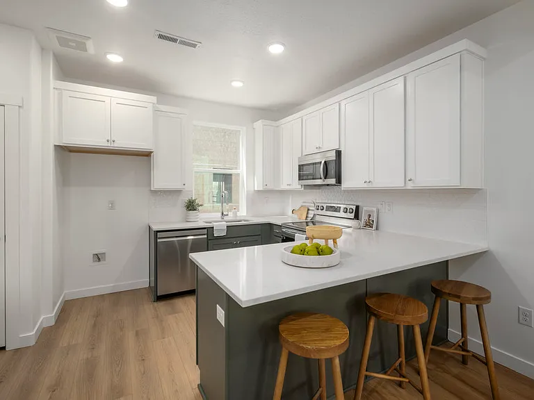Azure Townhomes Phase I — Photo 9