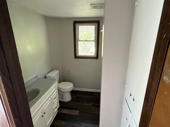 5th image of 926 Dana St NE