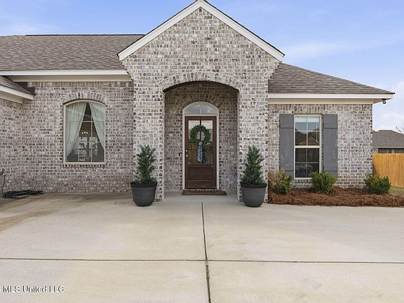 4th image of 170 Chartleigh Cir