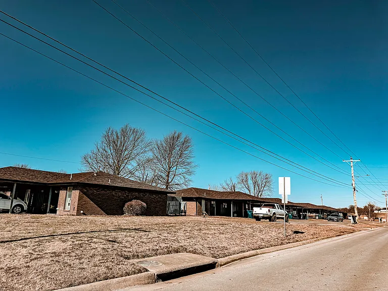 500 North Cline Rd Apartments — Photo 1