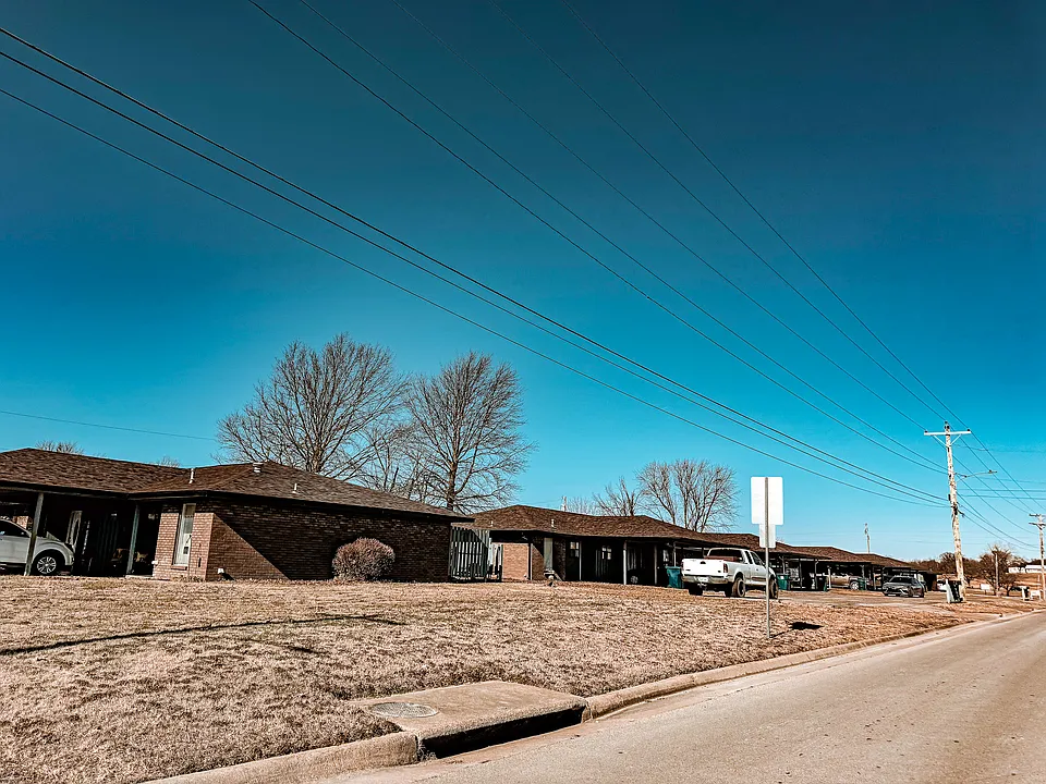 500 North Cline Rd Apartments