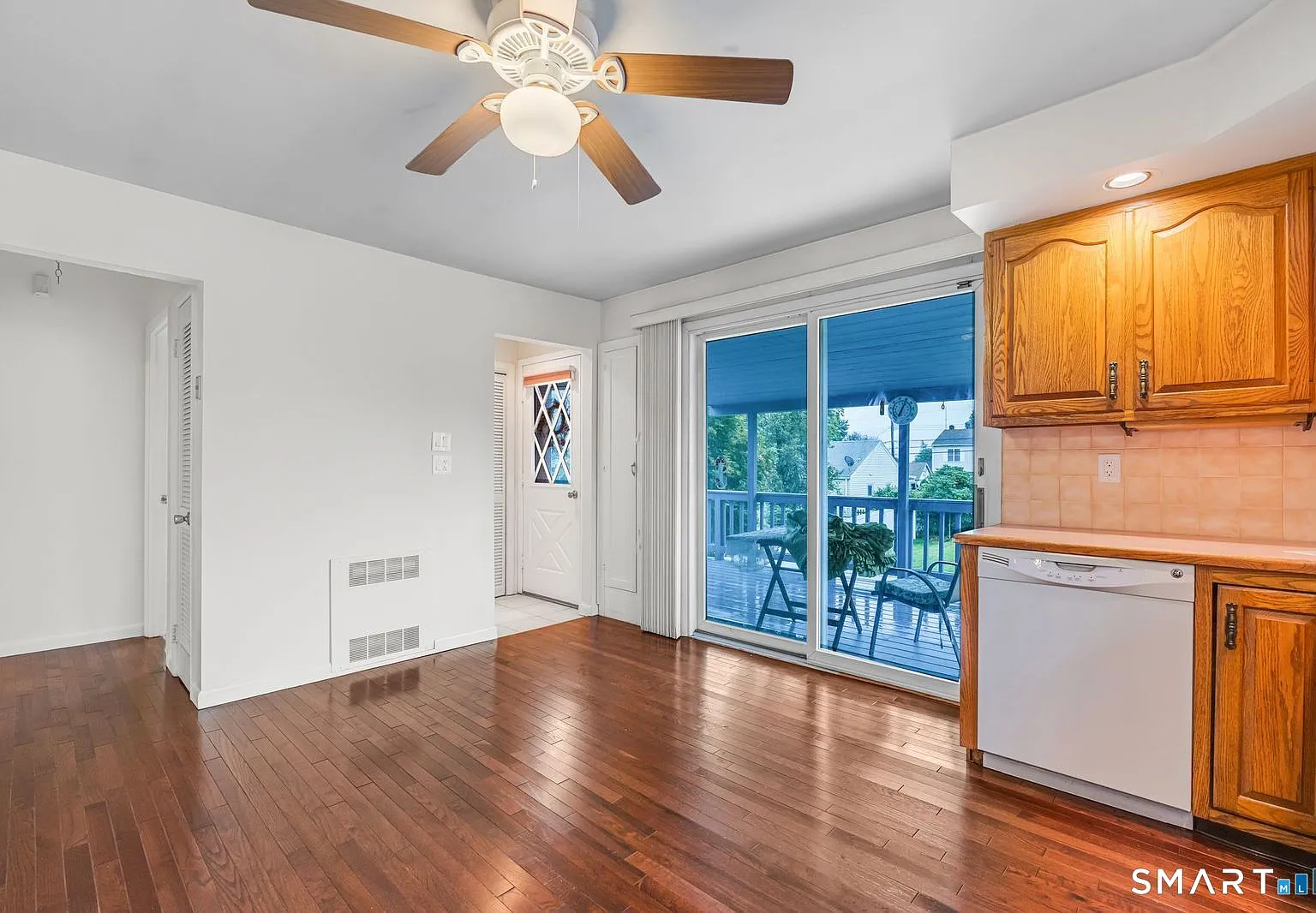 3 bed, 1.5 bath, 1200 sqft, $2,900 — Photo 3