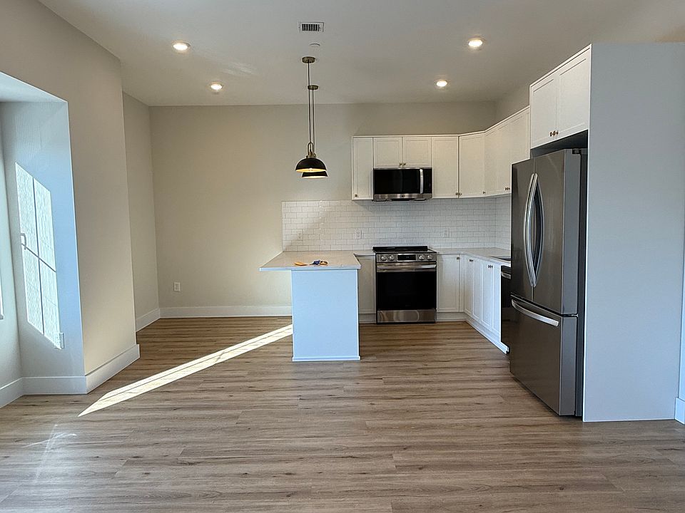 1st image of 476 Warren St #402