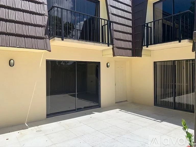 1525 15th Ct — Photo 2
