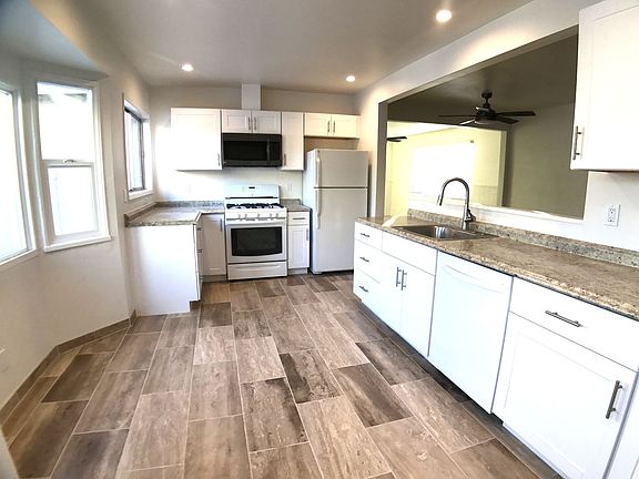3rd image of 915 W Valerio St
