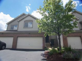 997 Parkhill Cir, Aurora, IL 60502