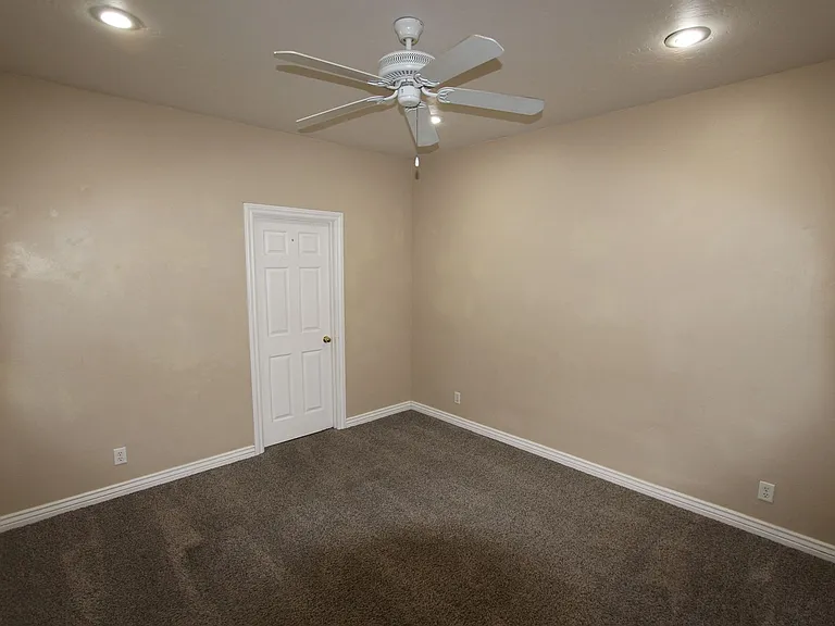 1535 E Payton Way — Photo 8