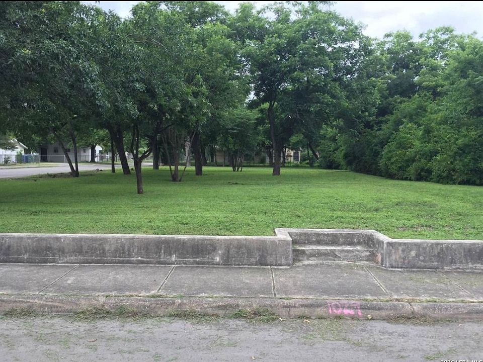 1st image of 1029 Gladstone LOT 17