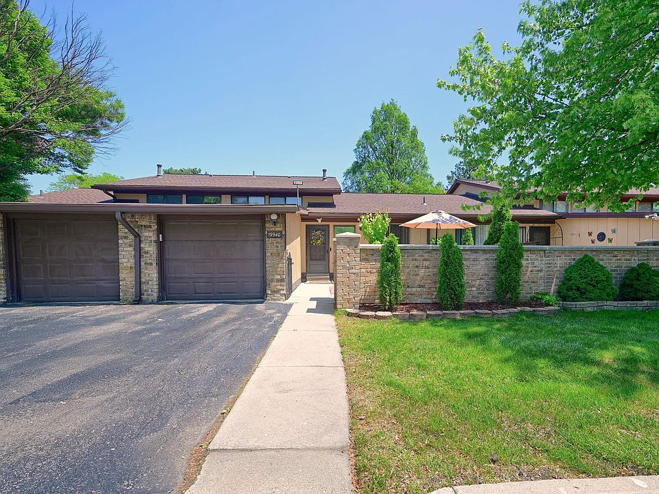 1st image of 19940 Villa Dr S