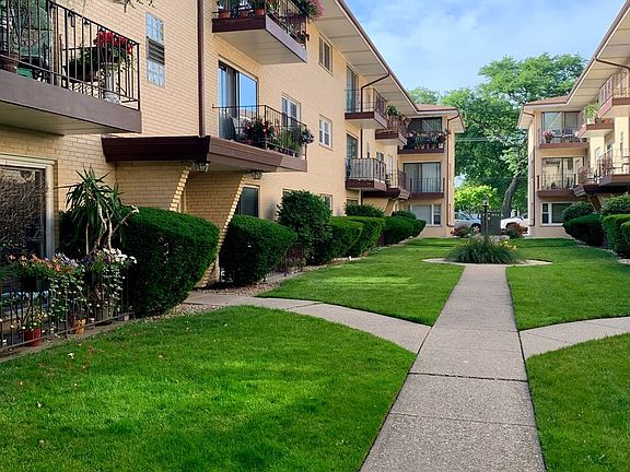 3rd image of 5330 W Windsor Ave APT 1I