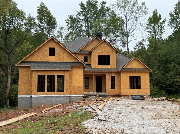 720 Ski Spray Point, Opelika, AL 36804