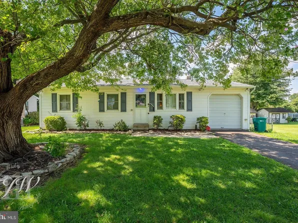 320 Hulme Ave, Langhorne, PA 19047