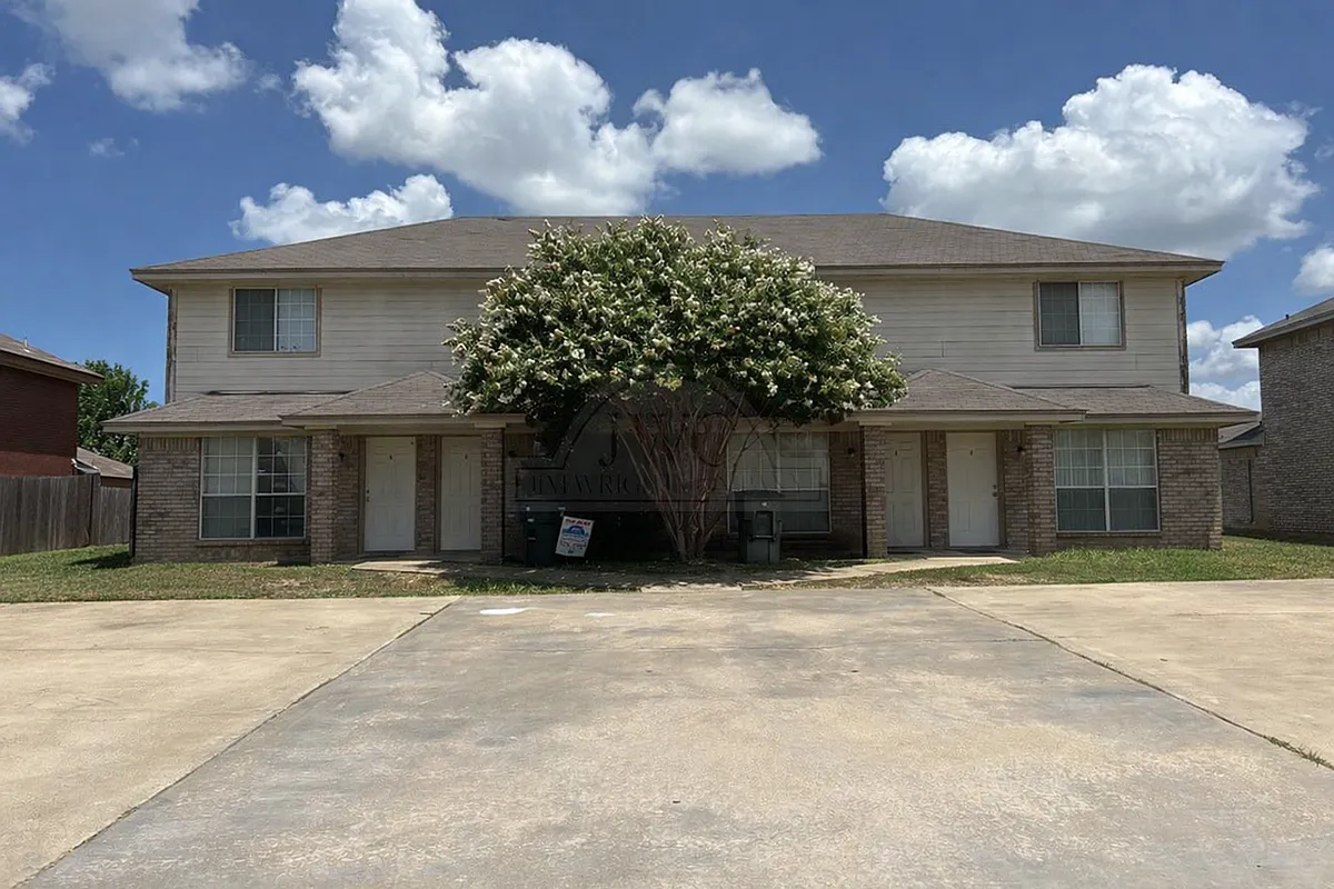 Building Photo - 4500 Deek Dr