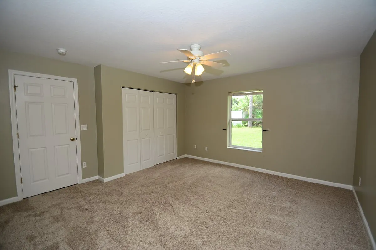 37 Eton Ln B — Photo 2