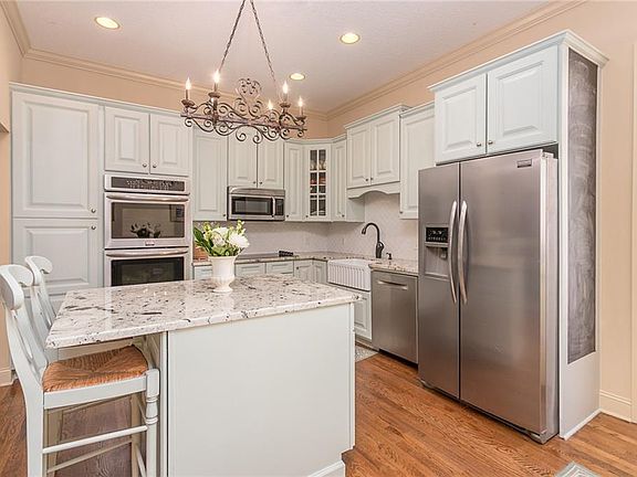 3rd image of 100 Carlisle Pl