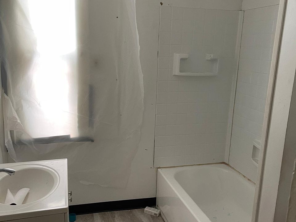 1st image of 138 Peter St #2