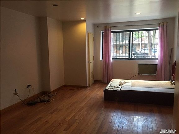 4th image of 13222 Sanford Ave APT 1F