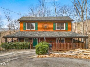923 Cove Ln, Gatlinburg, TN 37738