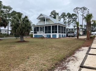 301 Hide N Seek Cir, Carrabelle, FL 32322