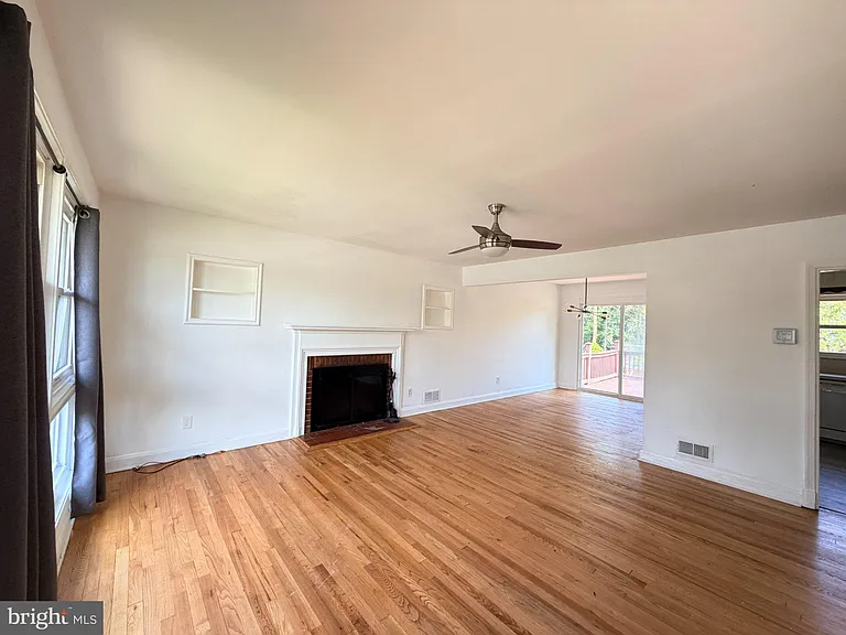 1307 Malbay Dr — Photo 4