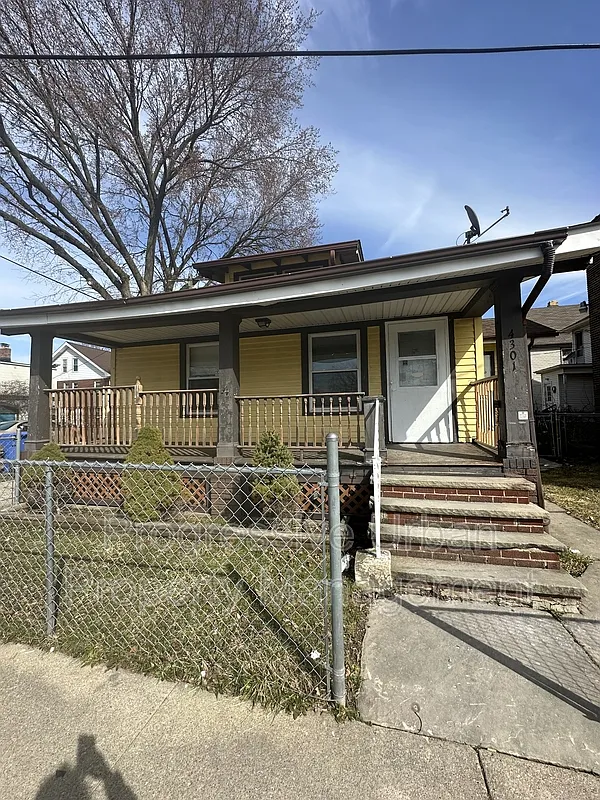 2 bed, 1.0 bath, 646 sqft, $1,200 — Photo 1