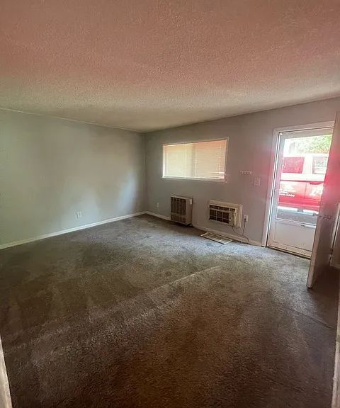810 Jerome Ave — Photo 4