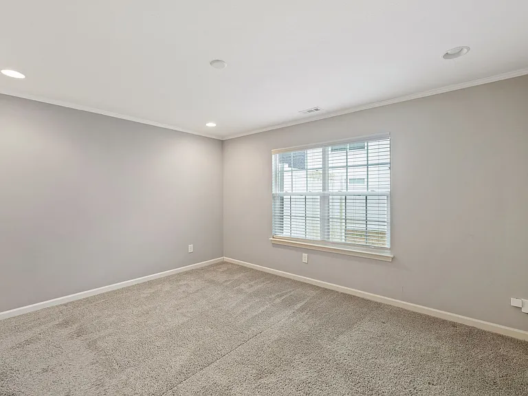 3219 Clemons Cir — Photo 12
