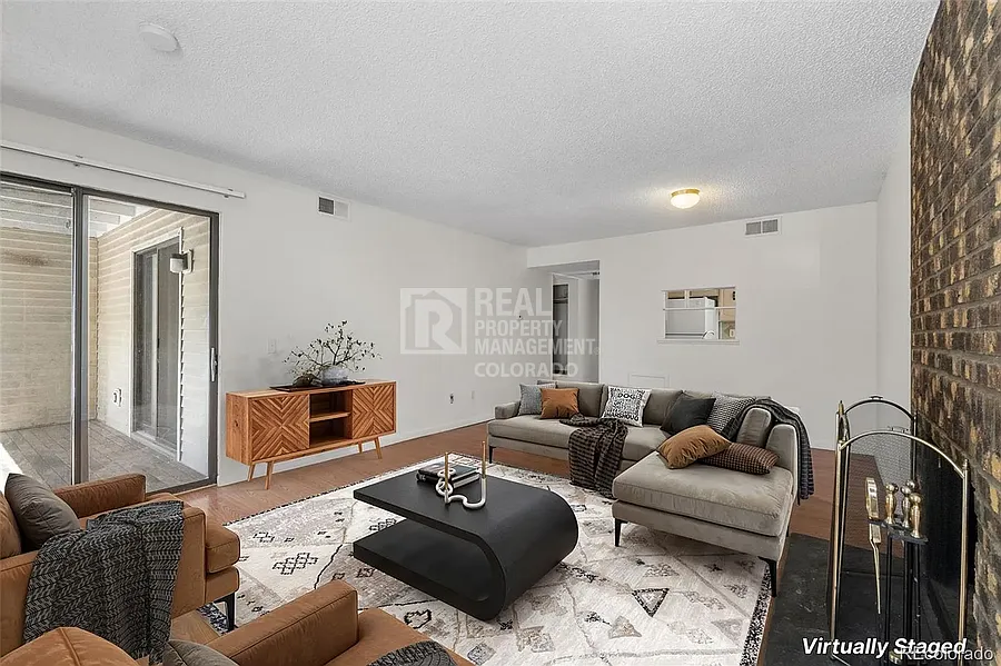 Well-Maintained 1BR Condo with Private Balcony, Fireplace & Flexible Lease Options — Photo 4