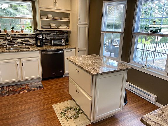 4th image of 23 Revere Dr