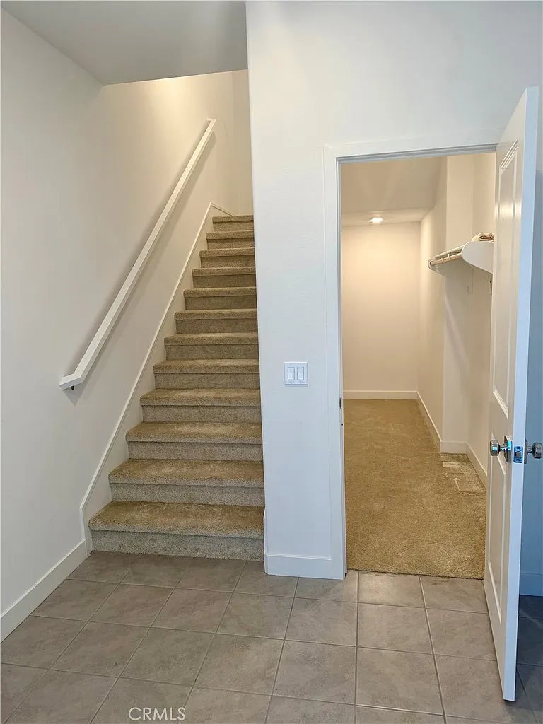 3 bed, 2.5 bath, 1726 sqft, $5,200 — Photo 4