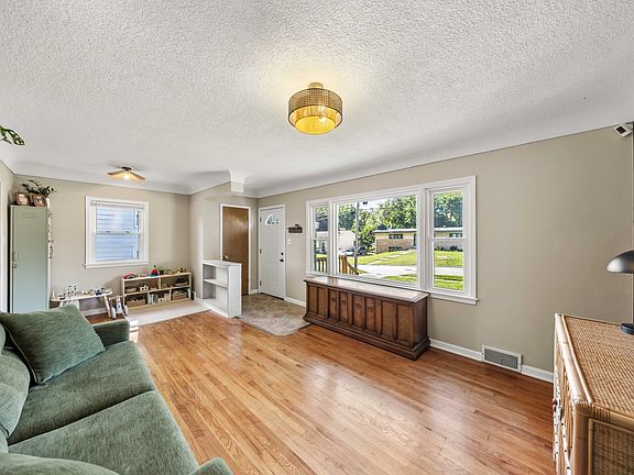 4th image of 6001 Snyder Ave