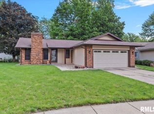 228 Glasgow Dr, Springfield, IL 62702