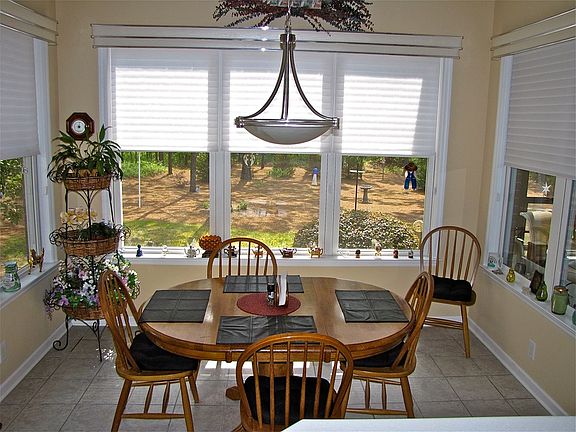 5th image of 190 Davenport Ln